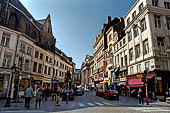 Bruxelles, Belgio - Rue March aux poulets guardando verso la Bourse. 